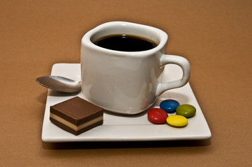 Cafe presentación con chocolate