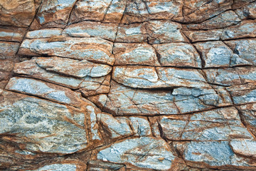 harmonische farbige Strukturen und Flächen im Felsen