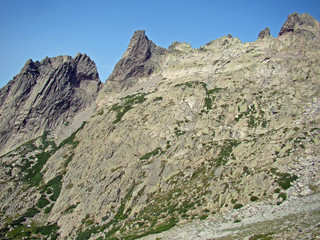 Corse : sur le GR20 - Brèche près du lac de Capitellu