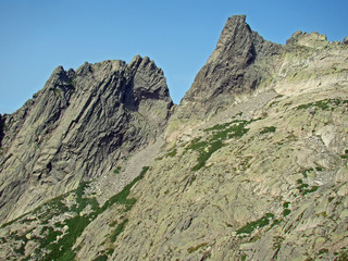 Corse : sur le GR20 - Brèche près du lac de Capitellu
