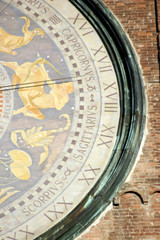 Fototapeta na wymiar wieża zegarowa, Cremona