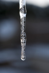 Stalactite de glace en hiver, France
