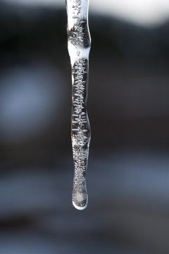 Stalactite de glace en hiver, France