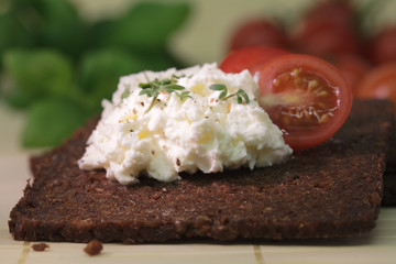 Pumpernickel mit Frischkäse