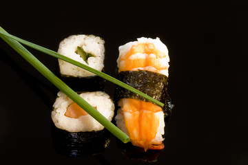 cocina y plato oriental, sushi