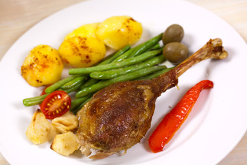 Gänsebraten mit Paprika,Bratkartoffeln,Grünen Bohnen