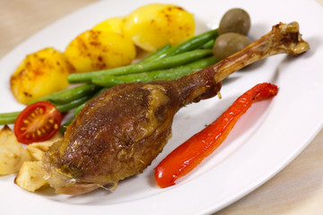 Gänsebraten mit Paprika,Bratkartoffeln,Grünen Bohnen