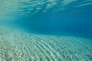 Fototapeta na wymiar Ripples of sunlight underwater