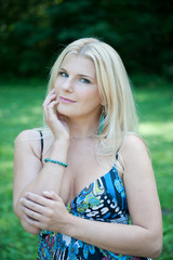 Naklejka premium Beautiful spring woman in green forest