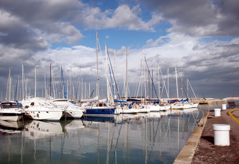 Fototapeta na wymiar Reflection of row boats in the harbor