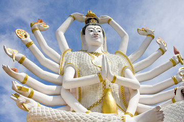 Obraz premium Buddha image in a temple at Thailand