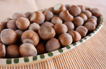 vassoio di nocciole