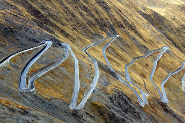 serpentine road