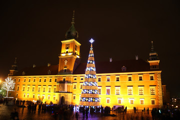Fototapeta premium Castle Square view at night in the old town, Warsaw