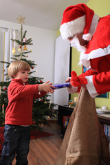 Weihnachtsmann und Kind