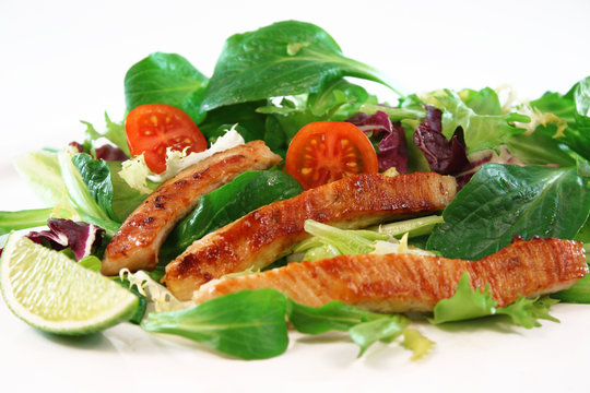 Salat mit Putenstreifen