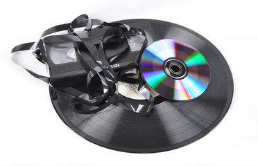 Videokaseta voice plate and compact disk disk
