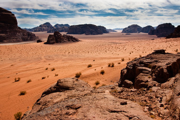 Fototapeta na wymiar Malowniczy widok na pustyni Wadi Rum, Jordan.