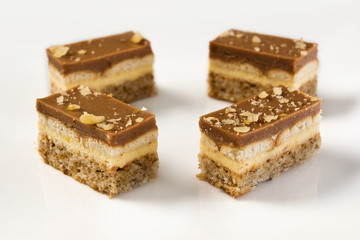 pieces of a chocolate and vanilla pudding cake with walnuts bisc