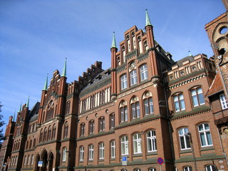Fototapeta na wymiar immeubles anciens à Lübeck