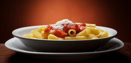 piatto di maccheroni al pomodoro