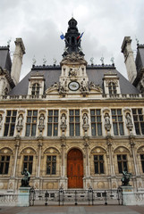 Fototapeta na wymiar Ratusz w Paryżu - Francja