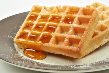 wafer with icing sugar and organic honey