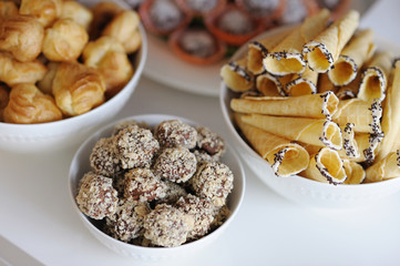 Dishes with cakes on the table