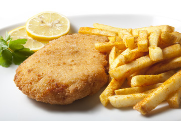 WIENERSCHNITZEL MIT POMMES