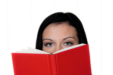 Frau mit Buch beim Lesen