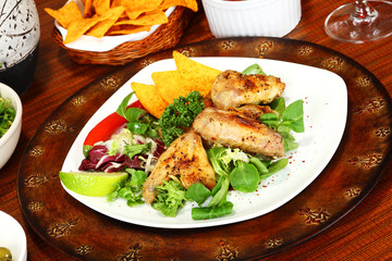 Chicken Wings mit Beilage