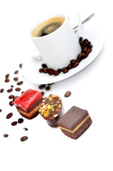 Espresso mit Petit Fours