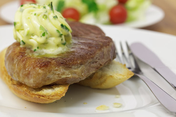Rumpsteak mit Kräuterbutter