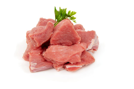 viande de veau crue d&eacute;coup&eacute;e pour ragout