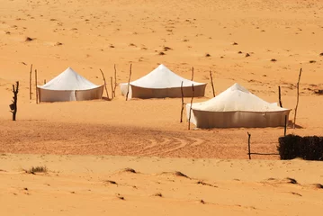 Papier Peint photo Sécheresse campement dans le désert