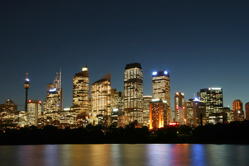 Fototapeta na wymiar Miasto Sydney nocą.