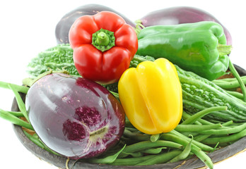 légumes, aubergine, poivron, haricot, vannerie, fond blanc