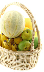 panier fruits fond blanc