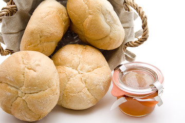 Brötchen mit Marmelade