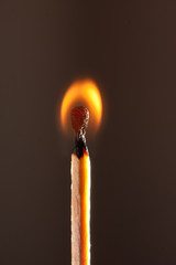 Brennendes Streichholz