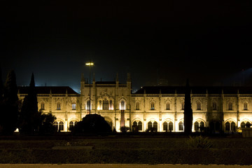 Fototapeta na wymiar Jeronimo monastery in belém, portugal, at night