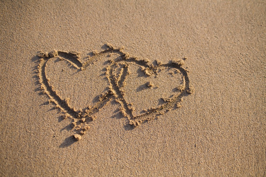 2 coeurs dans le sable
