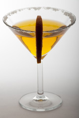 Aperitivo con fetta di arancia