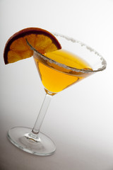 Aperitivo con fetta di arancia