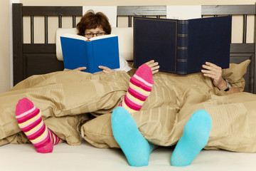 read a book couple