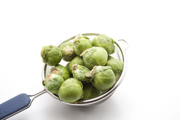 Rosenkohl im Küchensieb