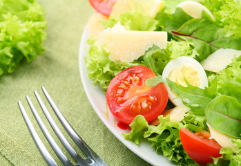 Fresh salad with tomato and quail eggs