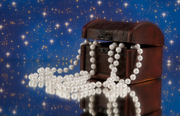 Schmuckschatulle mit Perlenschmuck
