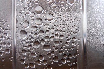 Kondenswasser am Fenster