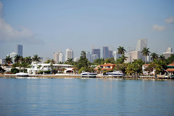 Fototapeta na wymiar Dilido Wyspa z Miami Skyline w tle